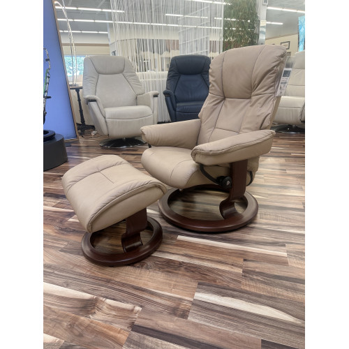 Stressless Mayfair w/ Classic Base in Paloma Sand (Small)